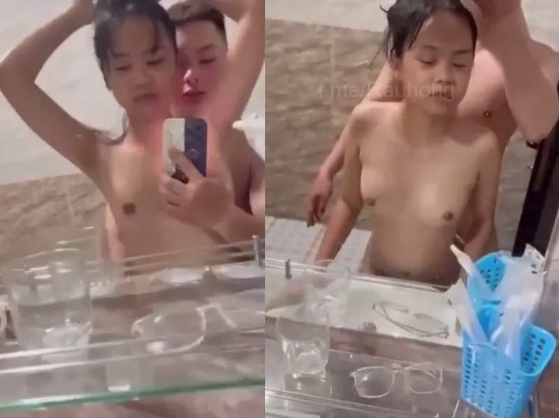 Nhỏ nhắn em cùng anh người yêu nện trước gương quay kỉ niệm